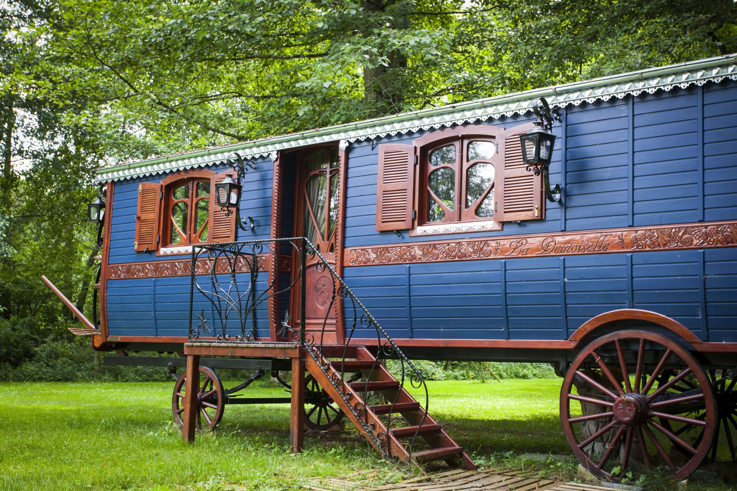 Roulotte La Demoiselle · La Source Bleue · Hotel de Charme Insolite Haute-Marne