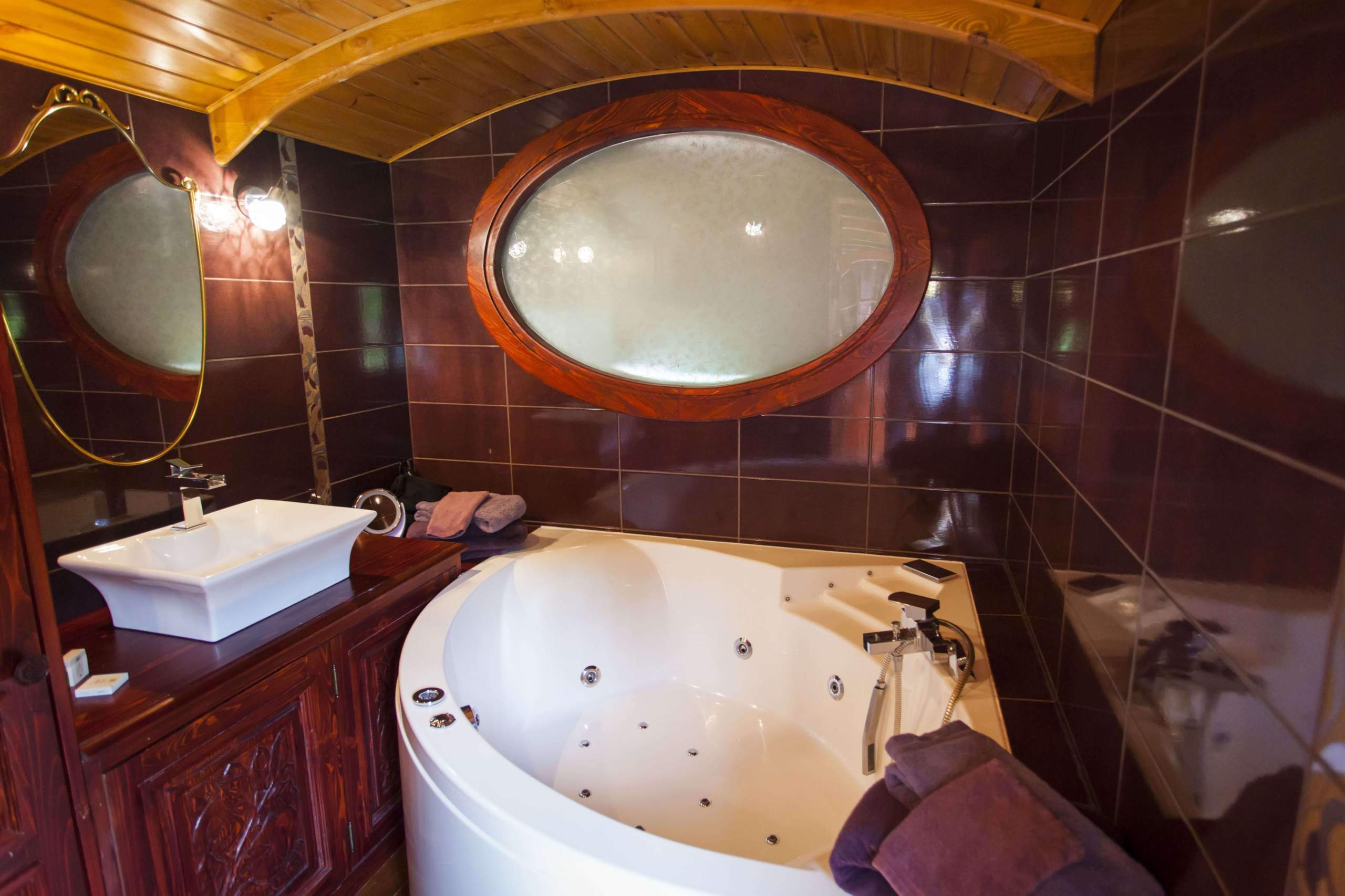 Roulotte Jour de Fête · La Source Bleue · Hotel de Charme Insolite Haute-Marne